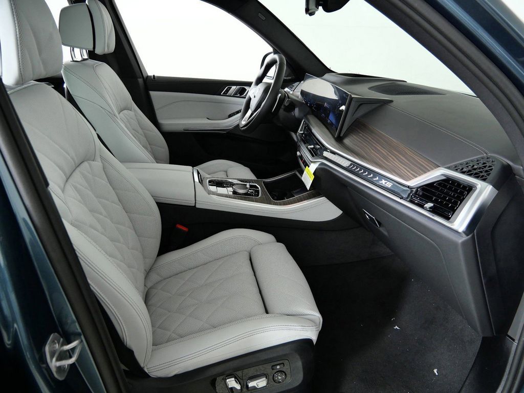 Thumbnail: 2026 BMW X5 - 9