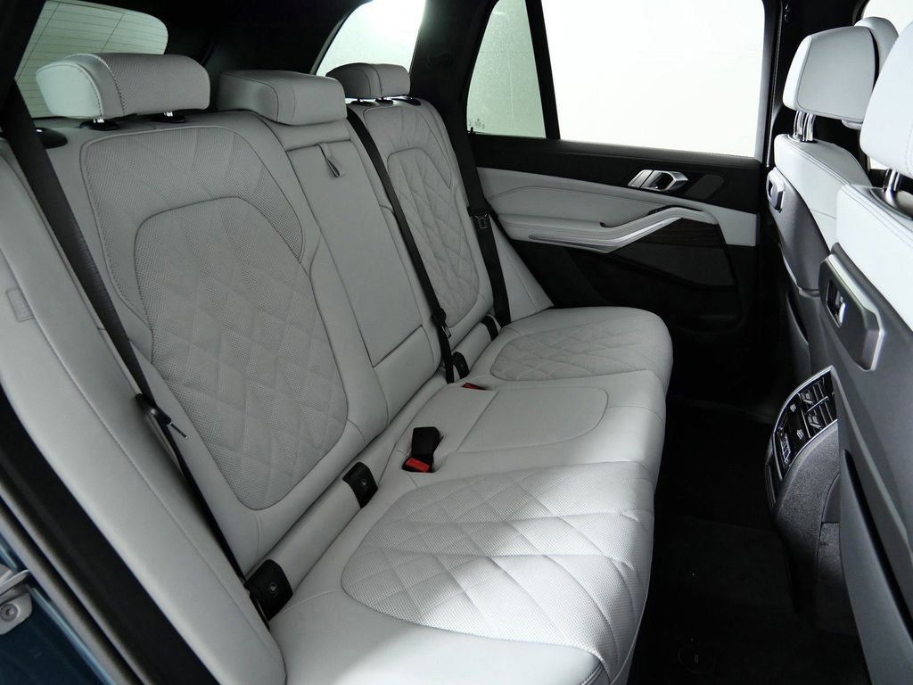 Thumbnail: 2026 BMW X5 - 33