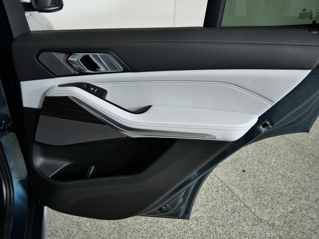 Thumbnail: 2026 BMW X5 - 32