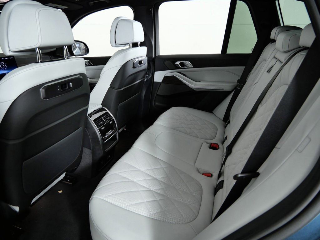 Thumbnail: 2026 BMW X5 - 37