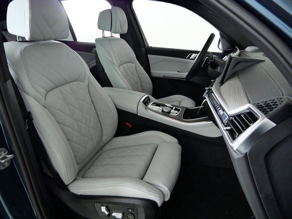 Thumbnail: 2026 BMW X5 - 10