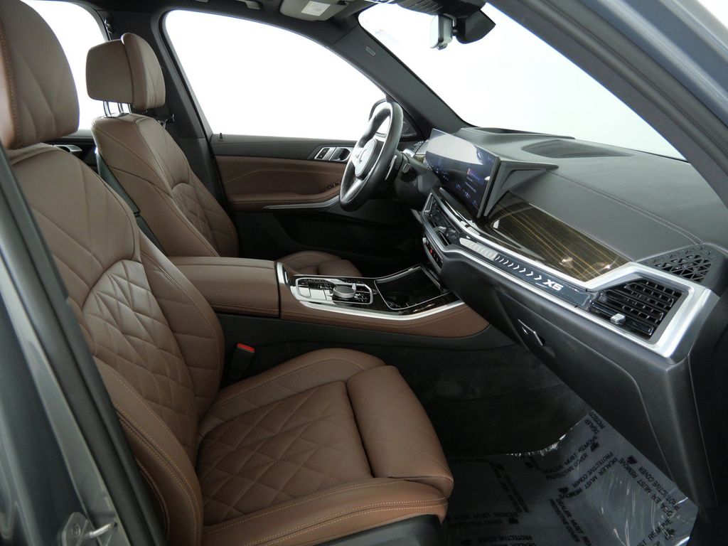 Thumbnail: 2024 BMW X5 - 9