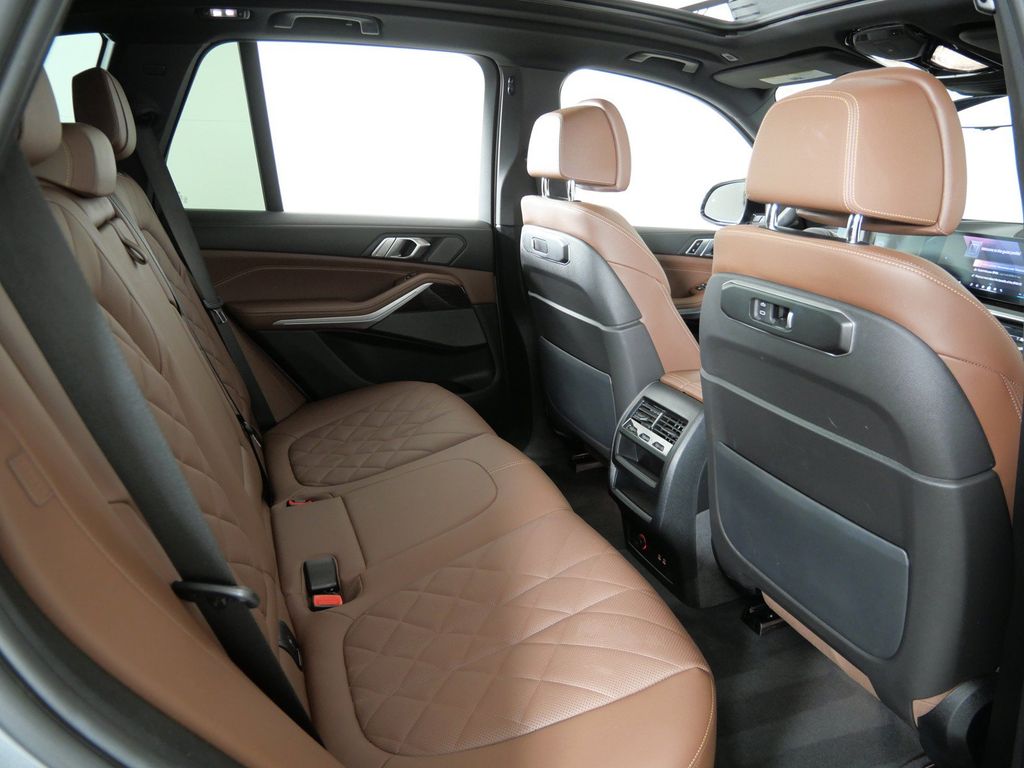 Thumbnail: 2024 BMW X5 - 11