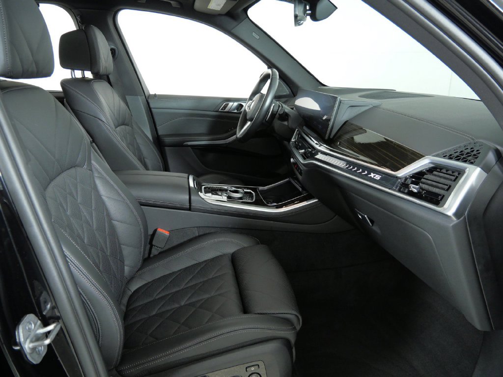 Thumbnail: 2024 BMW X5 - 10