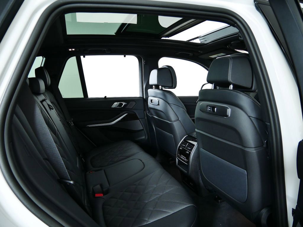 Thumbnail: 2026 BMW X5 - 11