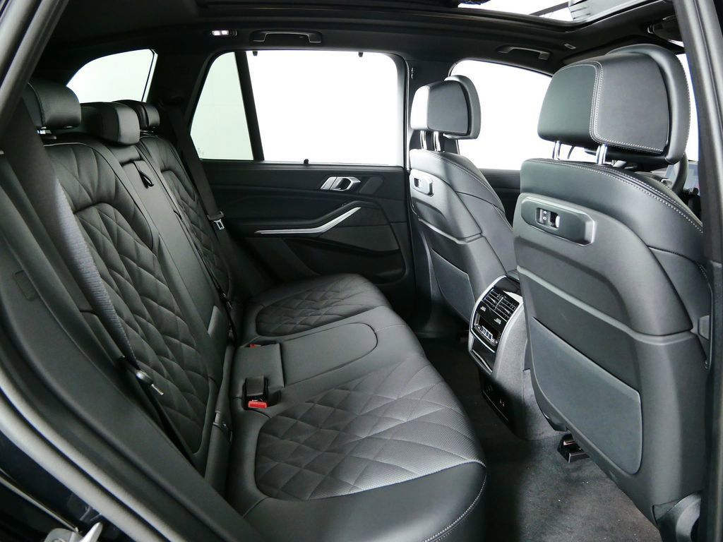 Thumbnail: 2026 BMW X5 - 11