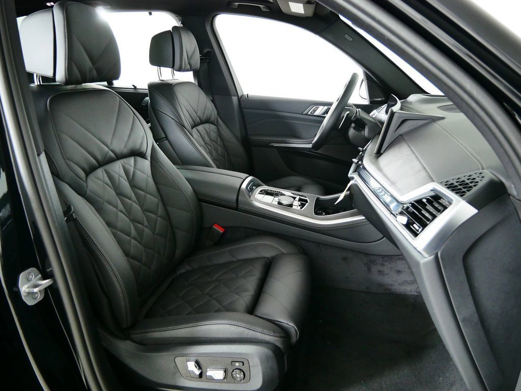 Thumbnail: 2026 BMW X5 - 10