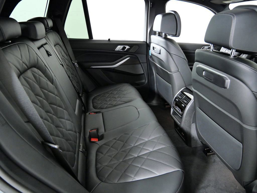 Thumbnail: 2026 BMW X5 - 11