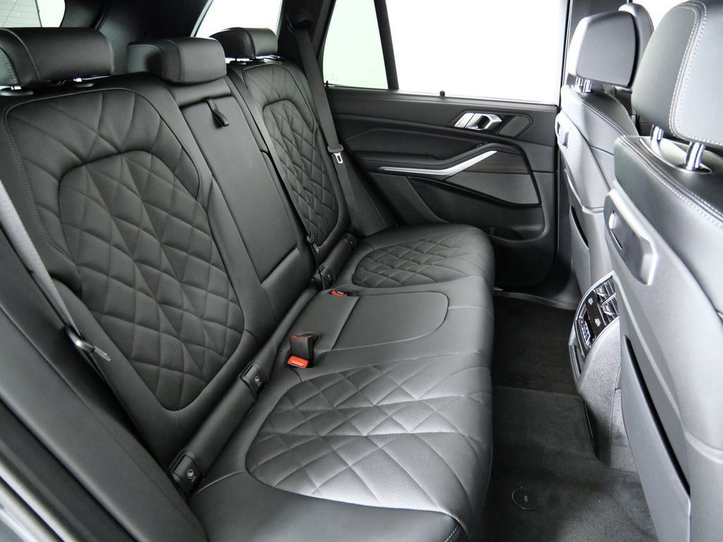 Thumbnail: 2026 BMW X5 - 32