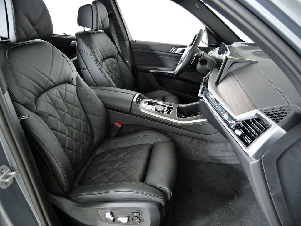Thumbnail: 2026 BMW X5 - 10
