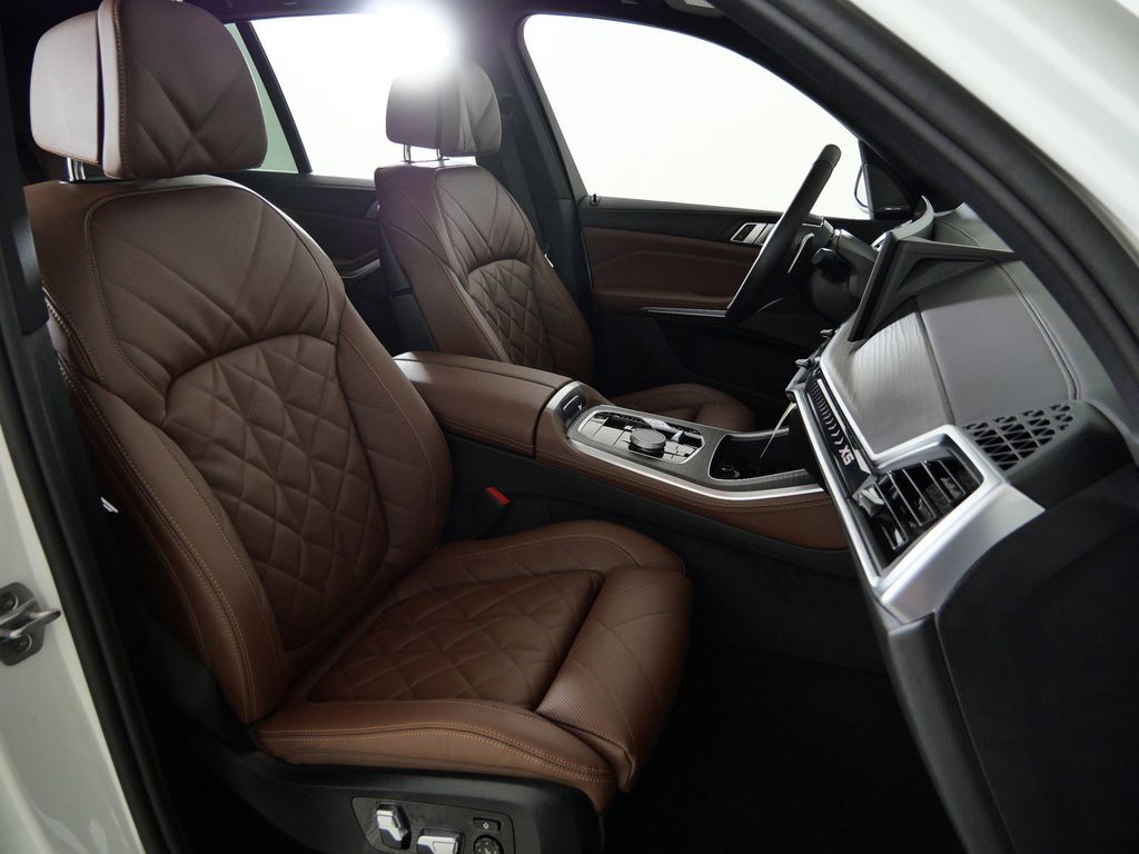 Thumbnail: 2026 BMW X5 - 10