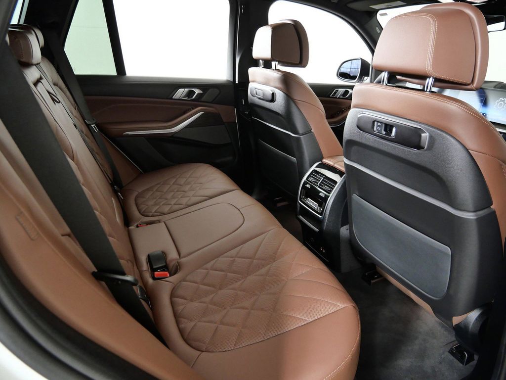 Thumbnail: 2026 BMW X5 - 11