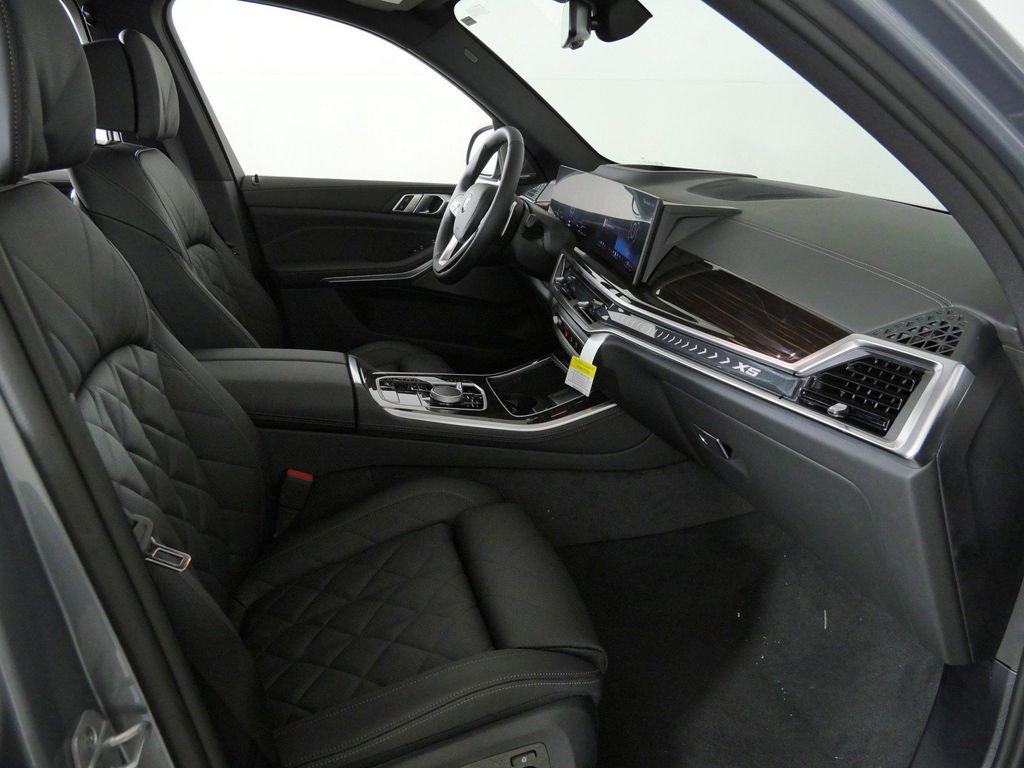 Thumbnail: 2026 BMW X5 - 9