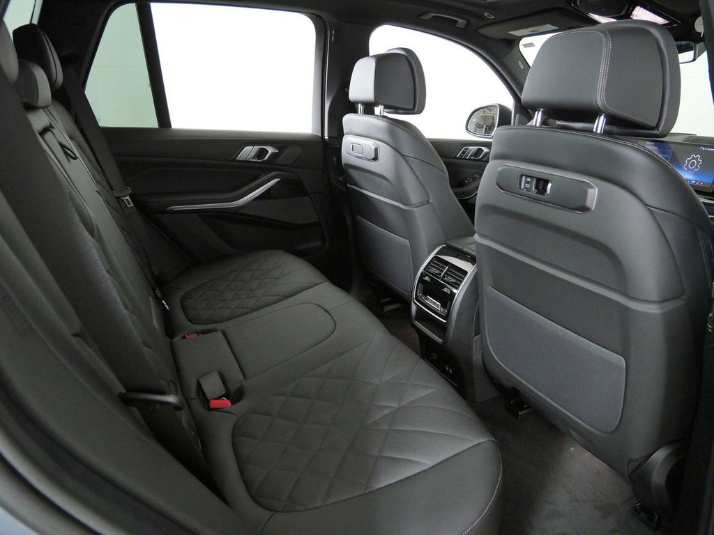 Thumbnail: 2026 BMW X5 - 11