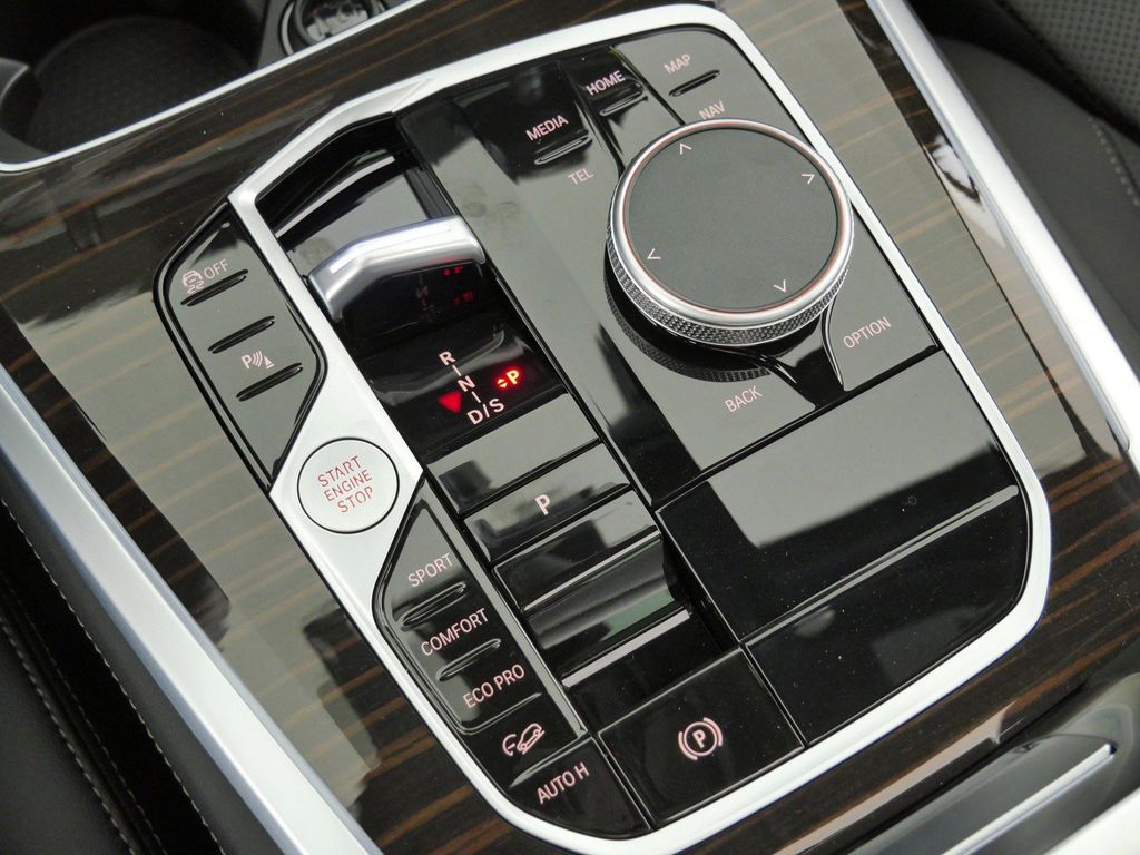 Thumbnail: 2026 BMW X5 - 13