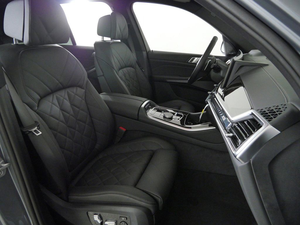 Thumbnail: 2026 BMW X5 - 10