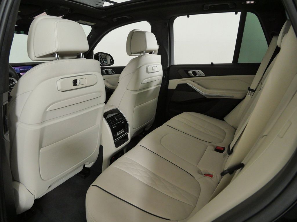 Thumbnail: 2025 BMW X5 - 38