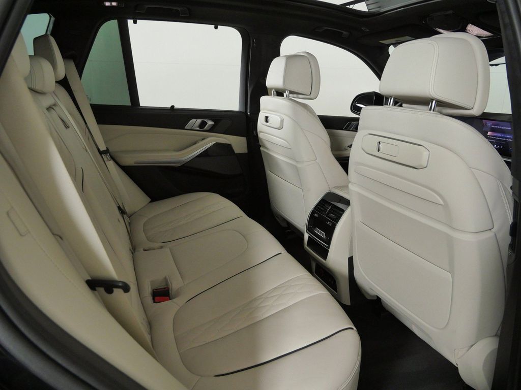 Thumbnail: 2025 BMW X5 - 11