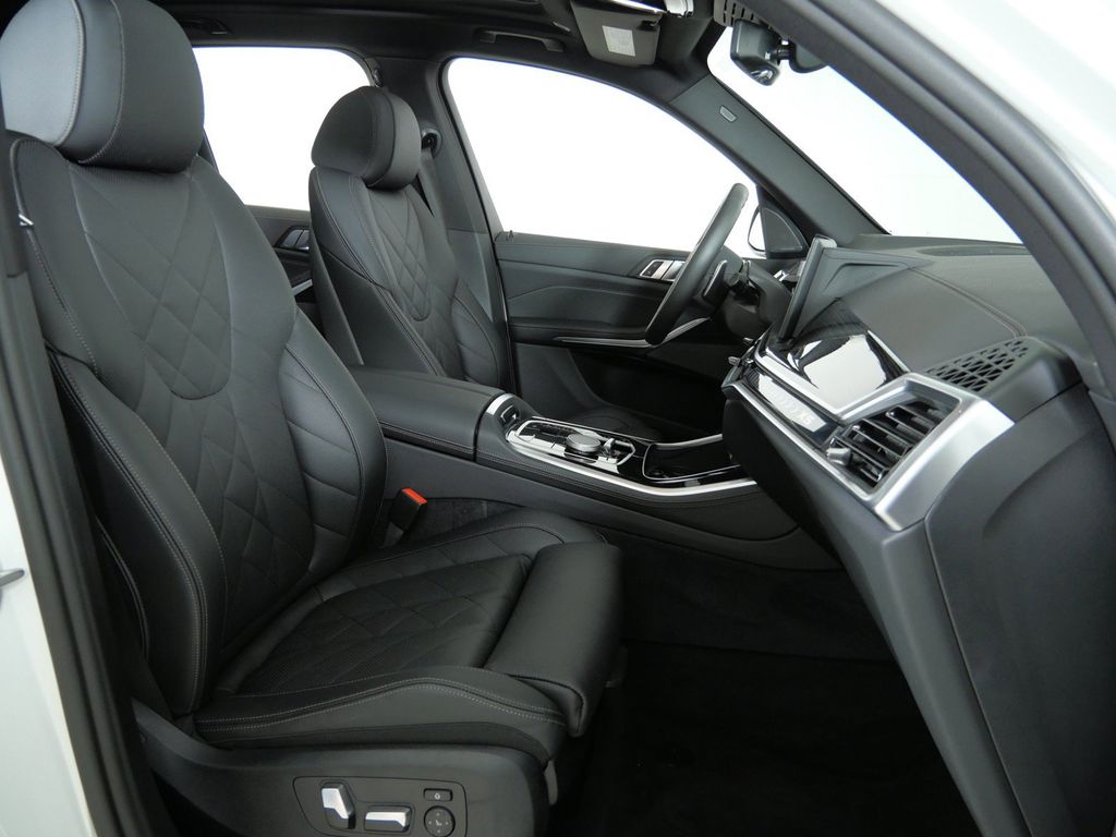 Thumbnail: 2025 BMW X5 - 10