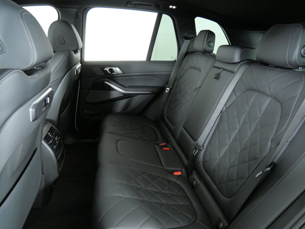 Thumbnail: 2025 BMW X5 - 38