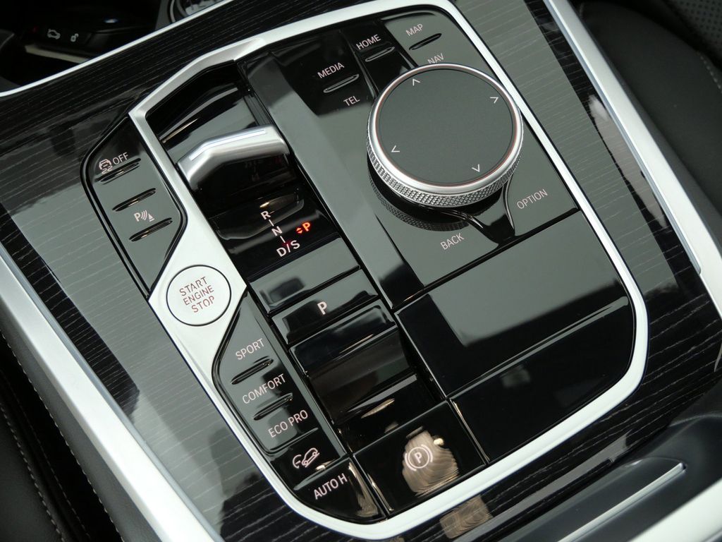 Thumbnail: 2025 BMW X5 - 13