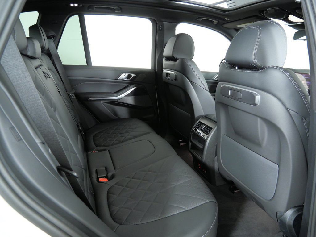 Thumbnail: 2025 BMW X5 - 11