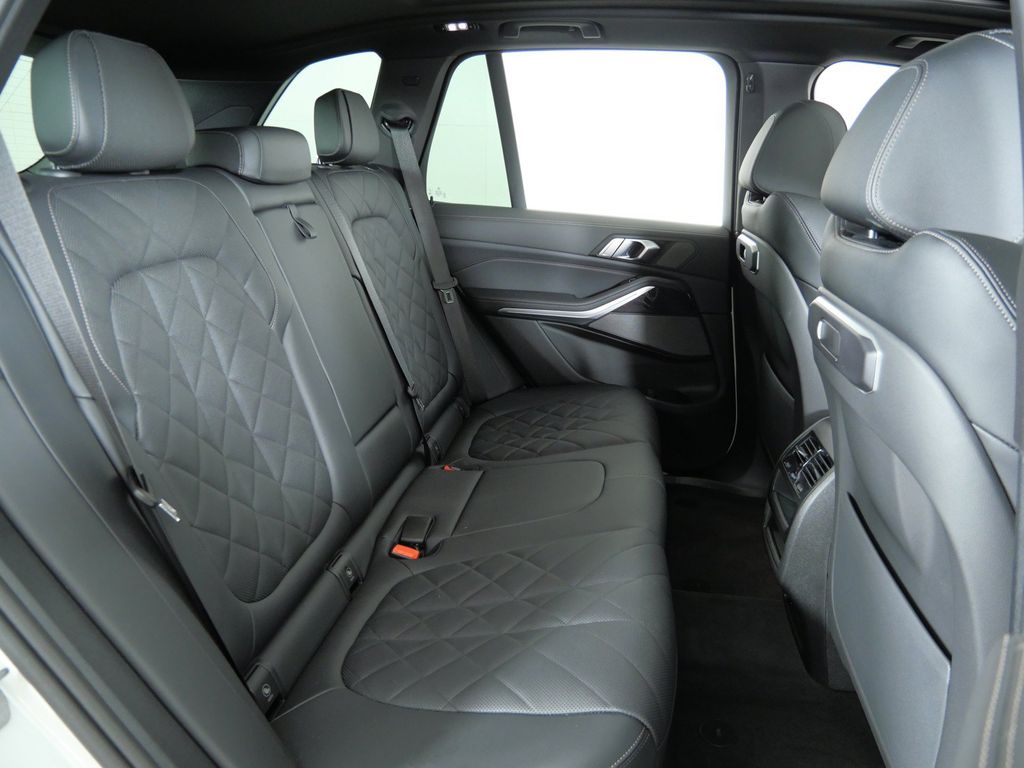 Thumbnail: 2025 BMW X5 - 33