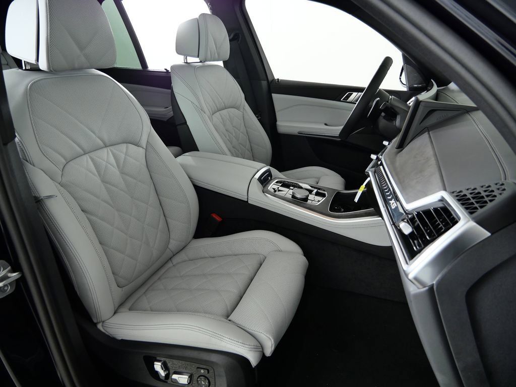 Thumbnail: 2026 BMW X5 - 11