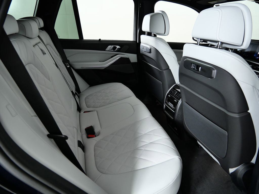 Thumbnail: 2026 BMW X5 - 12