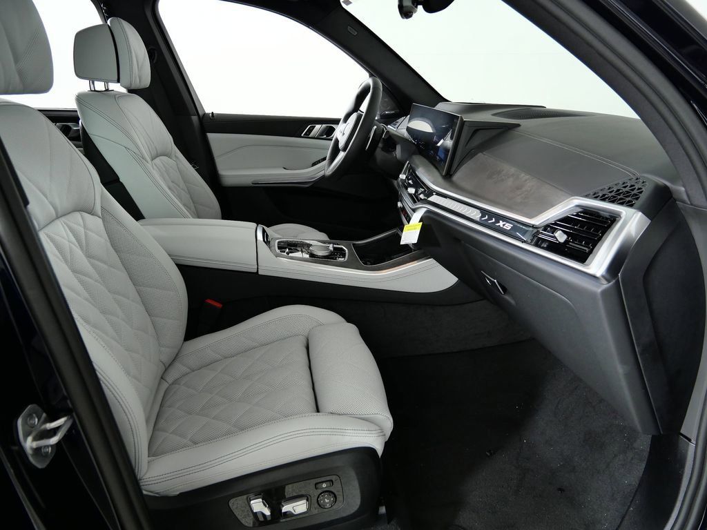 Thumbnail: 2026 BMW X5 - 10