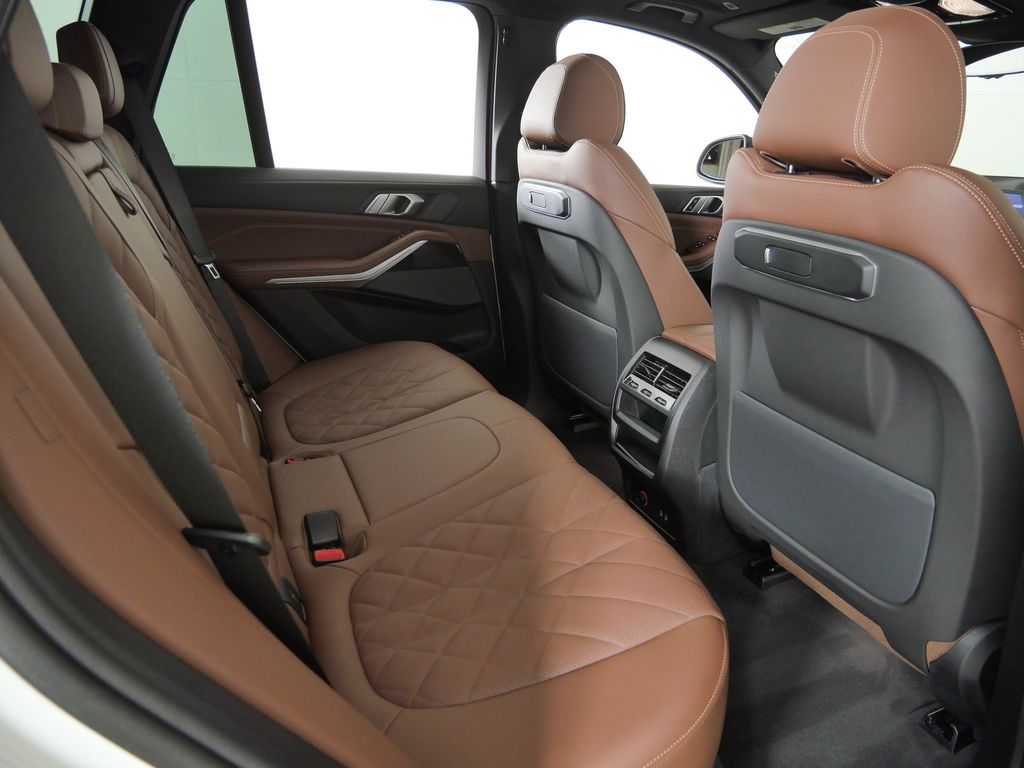 Thumbnail: 2024 BMW X5 - 11