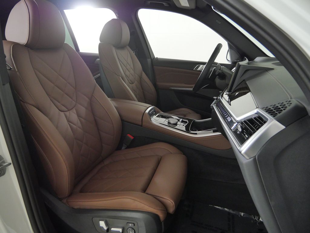 Thumbnail: 2024 BMW X5 - 10