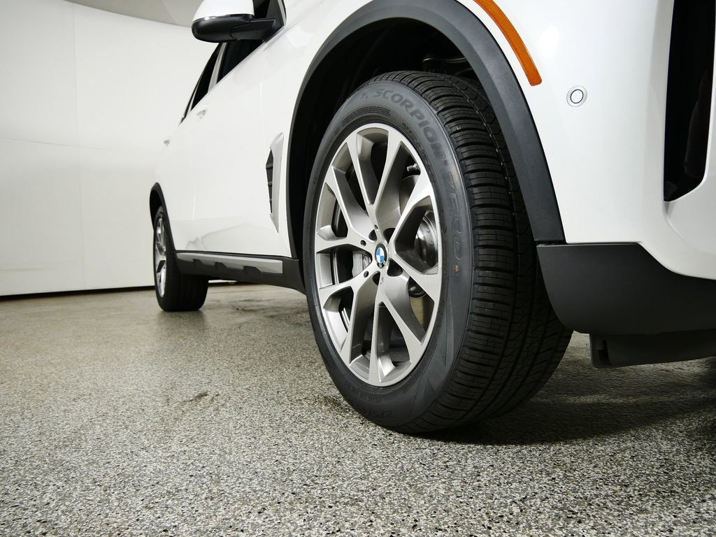 Thumbnail: 2026 BMW X5 - 8