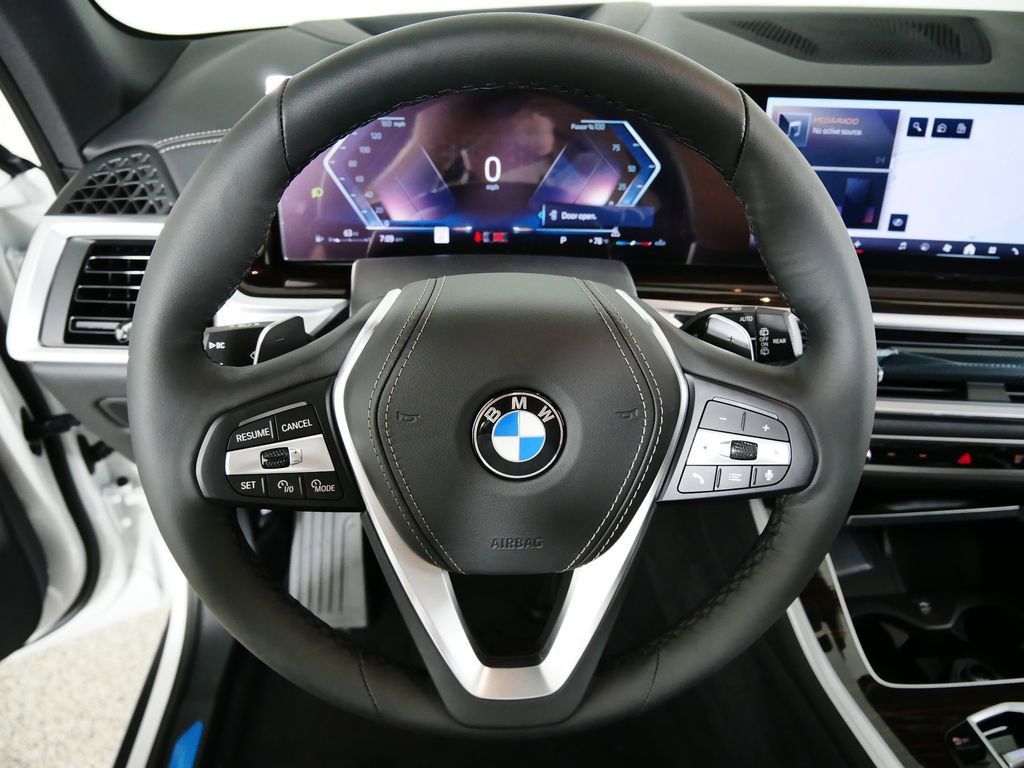 Thumbnail: 2026 BMW X5 - 13