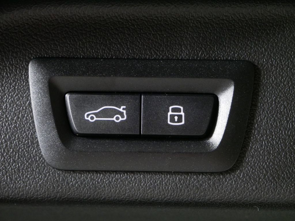 Thumbnail: 2026 BMW X5 - 32