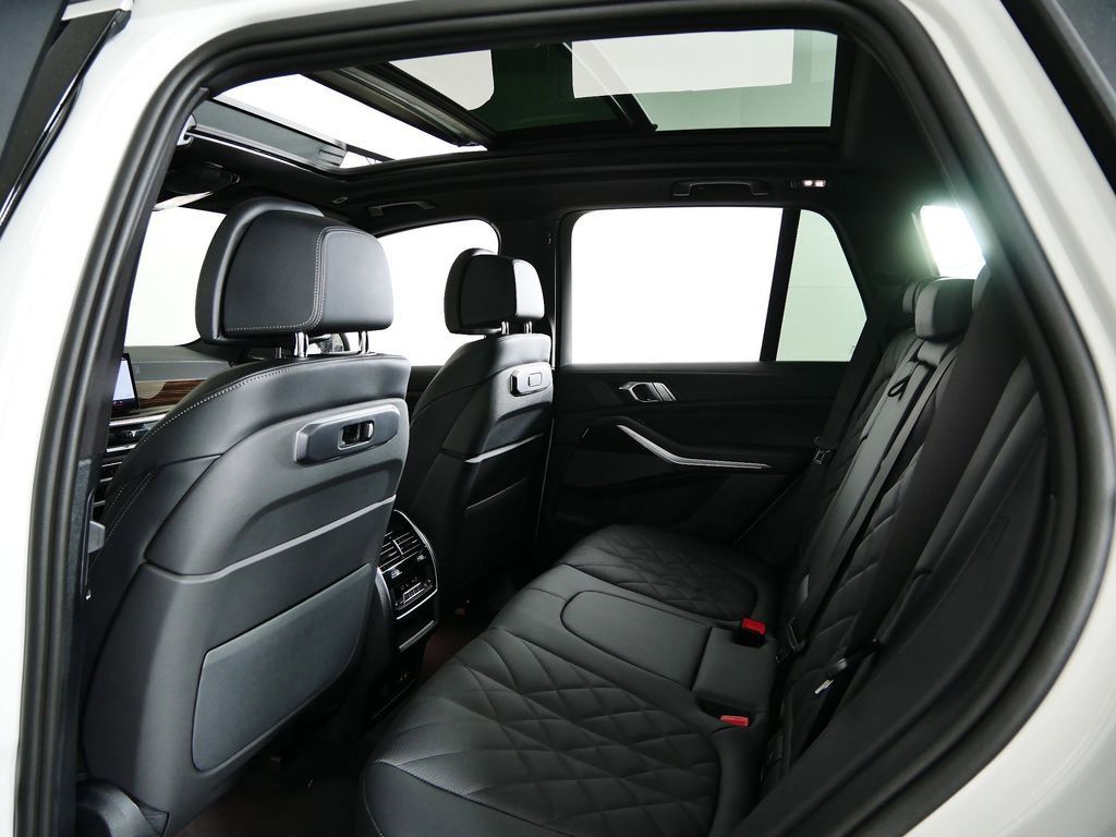 Thumbnail: 2026 BMW X5 - 33