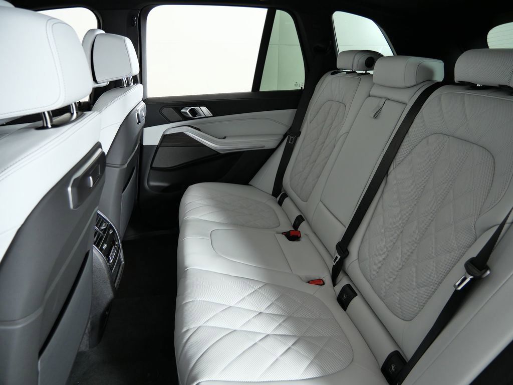 Thumbnail: 2026 BMW X5 - 36