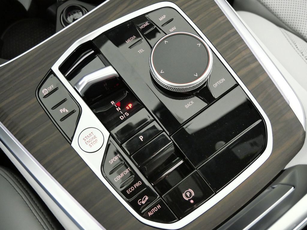 Thumbnail: 2026 BMW X5 - 13