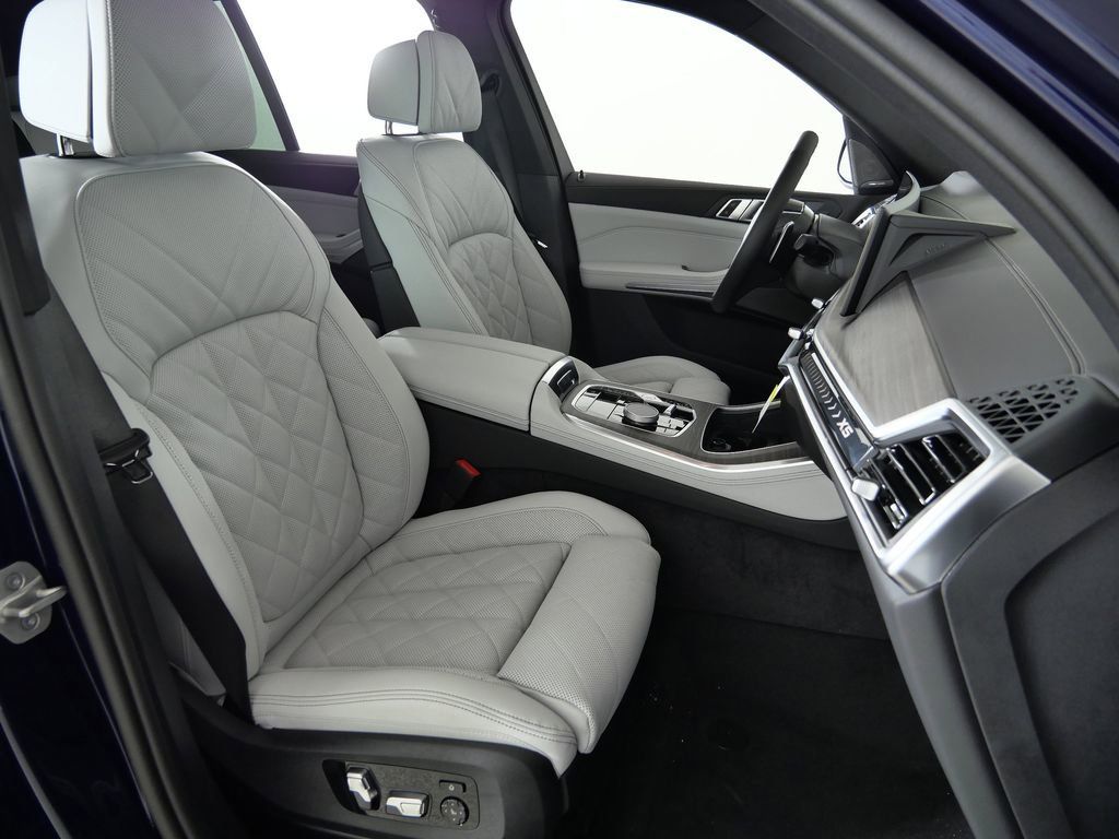 Thumbnail: 2026 BMW X5 - 10