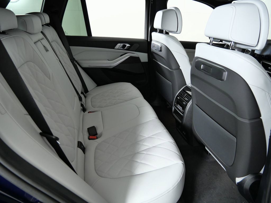 Thumbnail: 2026 BMW X5 - 11