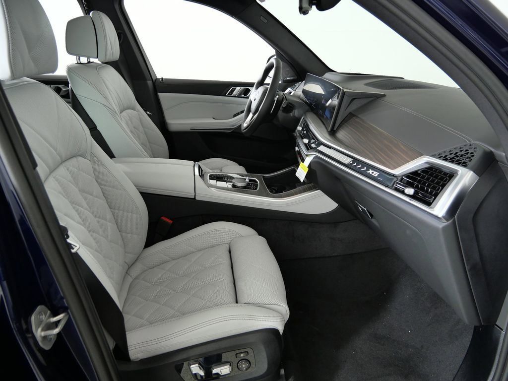 Thumbnail: 2026 BMW X5 - 9