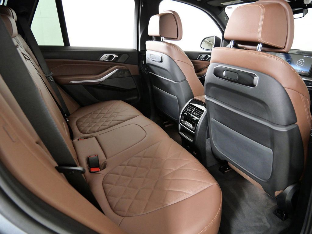 Thumbnail: 2026 BMW X5 - 11