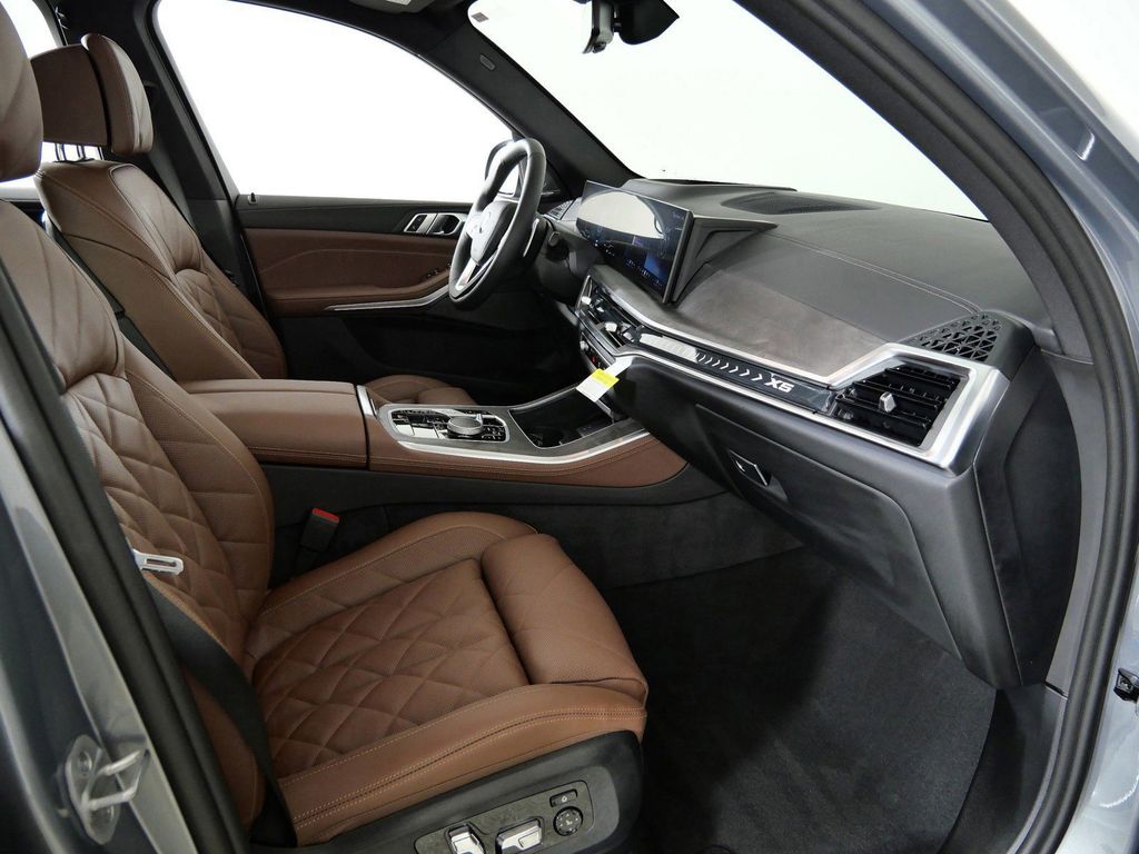 Thumbnail: 2026 BMW X5 - 9