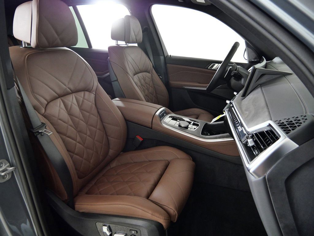Thumbnail: 2026 BMW X5 - 10