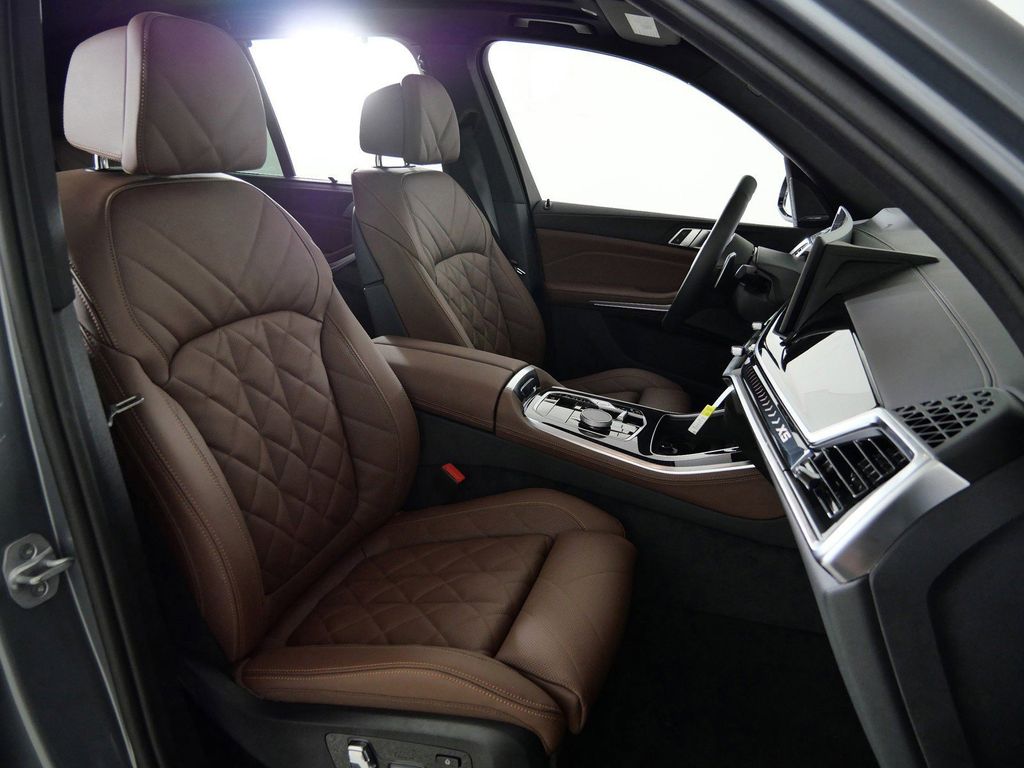 Thumbnail: 2026 BMW X5 - 10