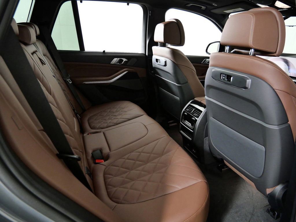 Thumbnail: 2026 BMW X5 - 11