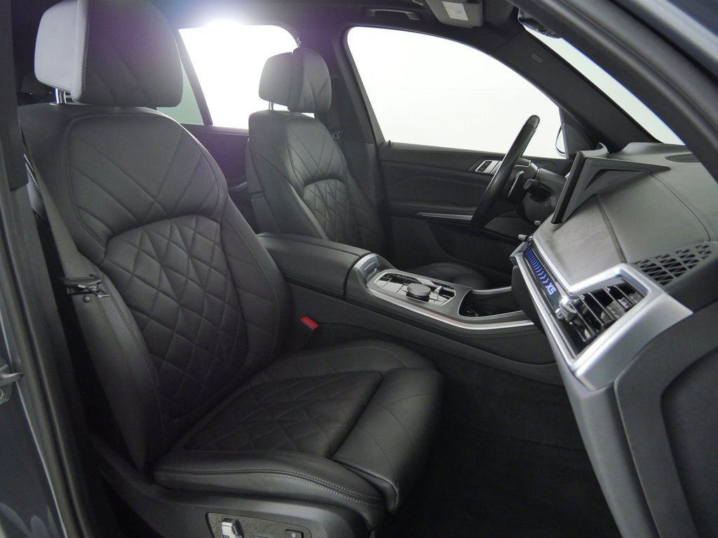 Thumbnail: 2024 BMW X5 - 10