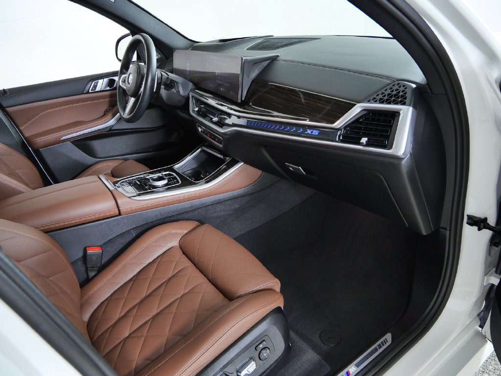 Thumbnail: 2025 BMW X5 - 10