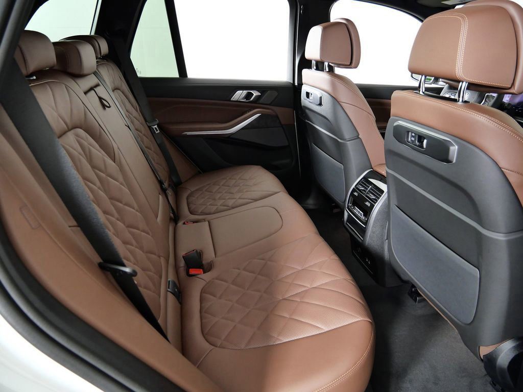 Thumbnail: 2026 BMW X5 - 11
