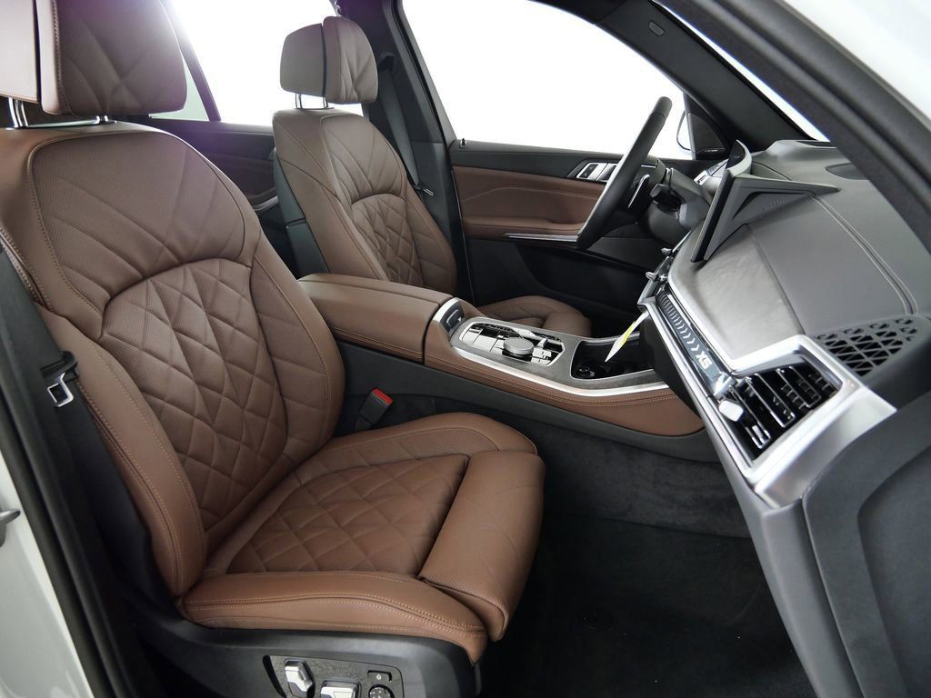 Thumbnail: 2026 BMW X5 - 10